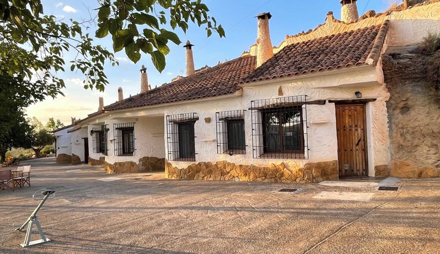 Cuevas El Atochal Orígenes