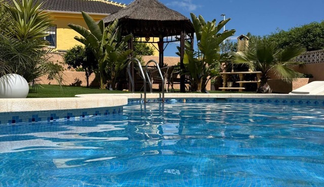 D06 Ruby 2 bed/2 bath, private pool & garden, air conditioning, dog permitted.