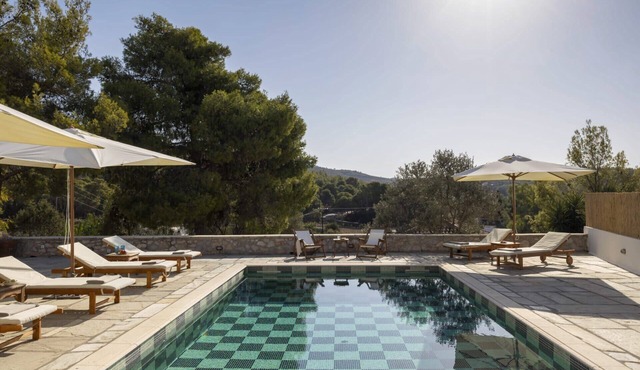 Daphne - Eight Bedroom Villa, Sleeps 16
