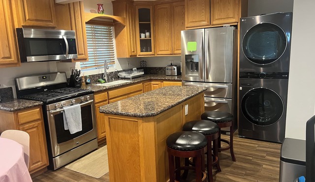 Delightful 2-bedroom house with AC in Los Angeles