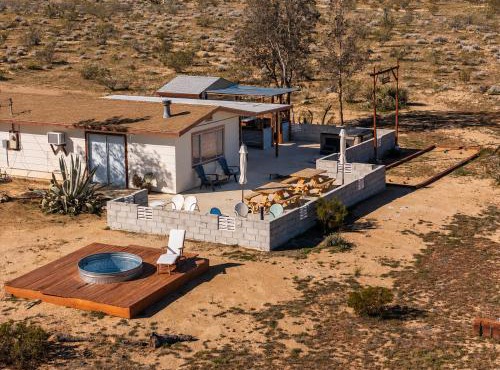 Desert Ranch w Hot Tub, Cowboy Pool Saloon