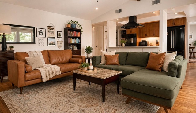Dog-Friendly Home w/Firepit, Fenced Yard & Office. 5 mins to Apple Hill!