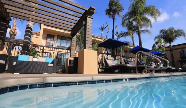 Double Queen Comfort | Lounge, Heated Pool & Long Beach Dining Nearby
