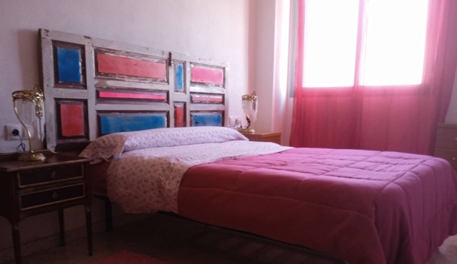 Double room with private bathroom. Palacios de Congresos-Airport of Seville.