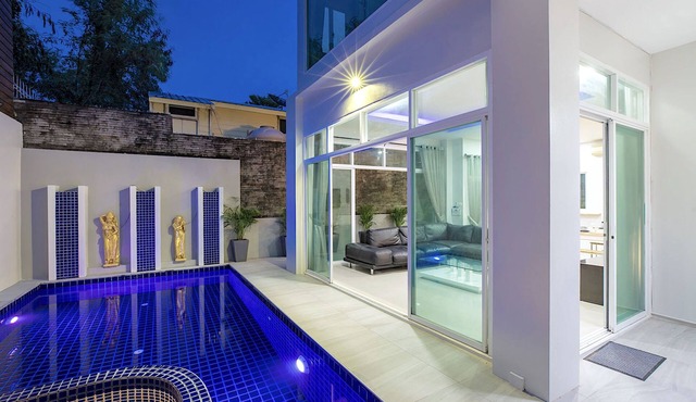Elegant 3BR Pool Villa Sara near NaiHarn