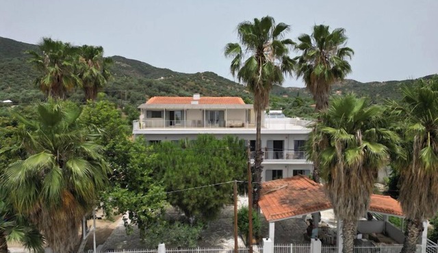 Evia Bay Suites & Retreats
