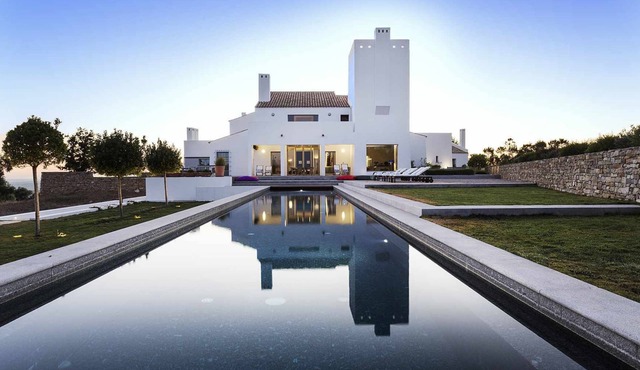 Exclusive Cortijo surrounded by an olive grove