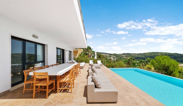 Exquisite Luxury Villa in Sotogrande with magnificent sea views
