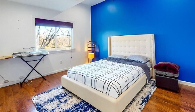 Extravagant 5BR Inviting House! W/ Fitness Room