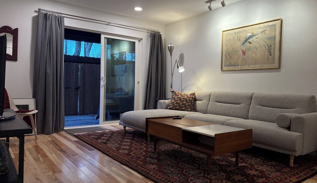 Fresh, Clean & Hassle Free Newly Renovated & Fully Furnished 2 Bdrm