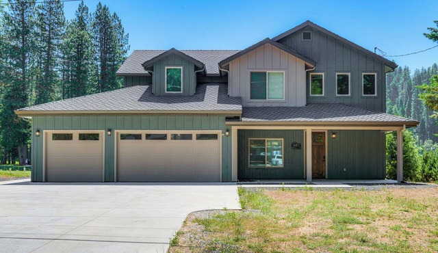 Game Room + Pool Access: Spacious Cabin in Arnold