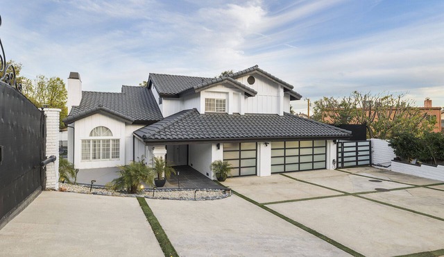 Gated Luxurious Modern Hills Oasis Estate POOL/SPA