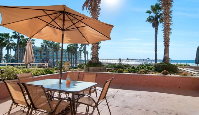 Gorgeous 2 Bedroom on the beach with Pool