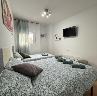 HABITACIÓN triple con baño compartido LOVELY SEVILLA