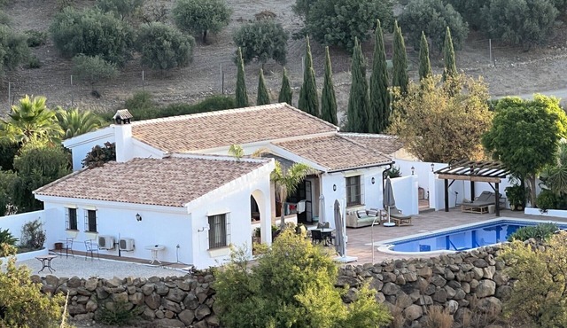 Heated pool, Ibiza Style and luxurious, exceptional views, near to Alora town