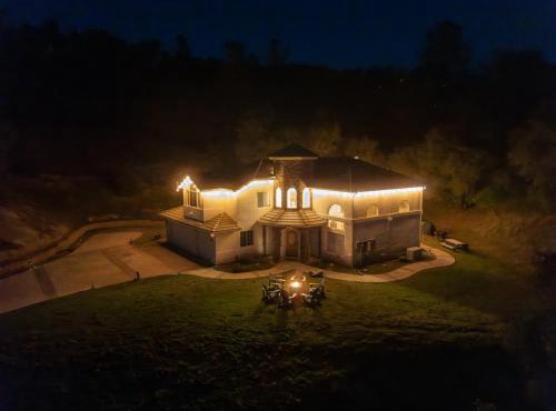 Heaven Heights - HotTub, Pet Friendly, EV Outlet, Pool Table, Game Room, BBQ, FirePit, Library