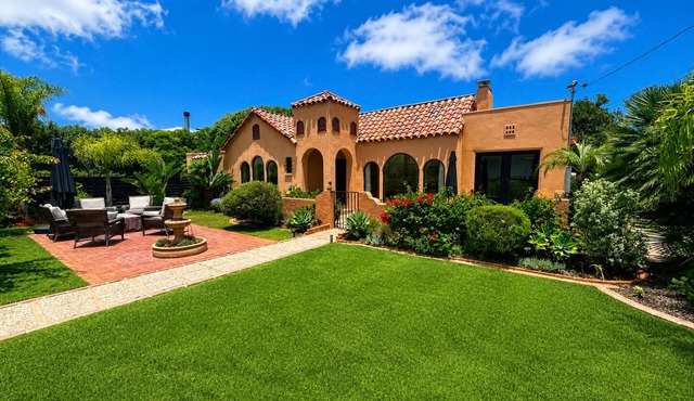 Historic Spanish Home - Walk to the Beach, Restaurants and Shopping!
