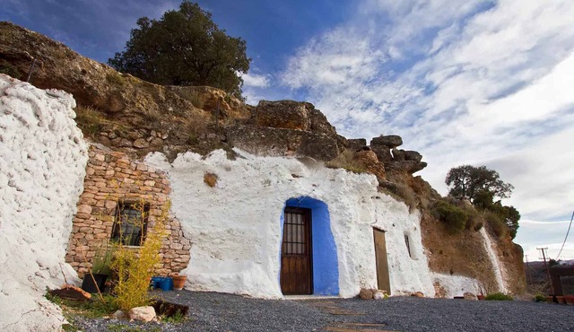 Holiday Home 'Cueva Balcones de Piedad - Granado' with Terrace, Shared Pool & Wi-Fi