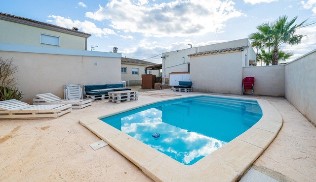 Holiday Home "de l'avi" with Pool, Garden & Wi-Fi