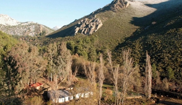 Homerez - House in Cañamero, shared pool