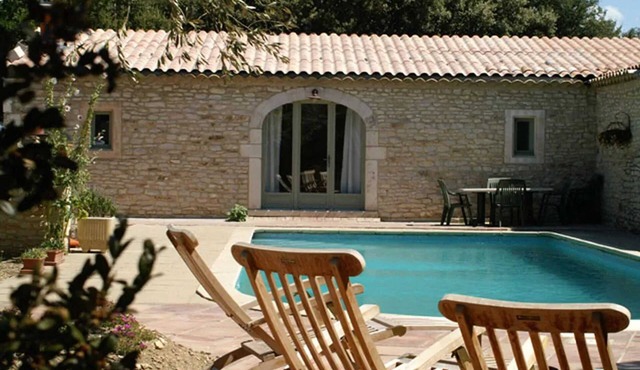 Homerez - House with pool in Chamaret