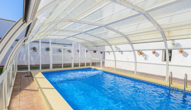 Homerez - Villa for 20 ppl. with swimming-pool and terrace at Rivero de Posadas