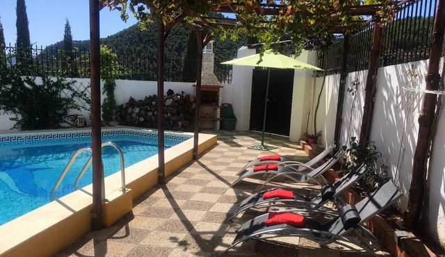 Homerez - Villa for 8 ppl. with swimming-pool, garden and balcony at Granada