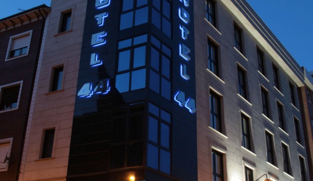 Hotel 44
