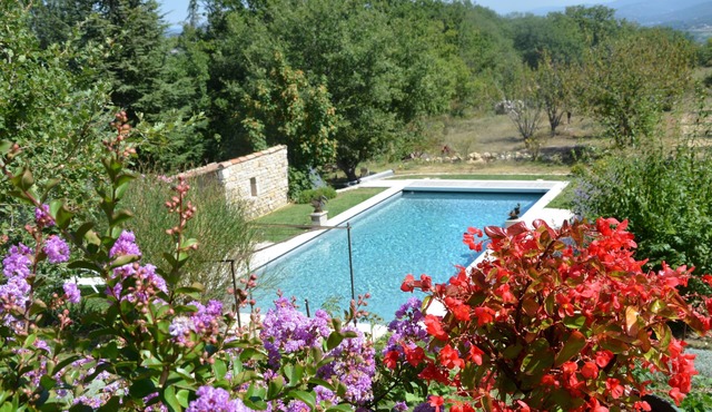 In the heart of the Grand Luberon, a SWIMMING POOL, a QUIET, comfortable home.