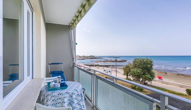 Lovely apartment for 6 people with A/C, WIFI, TV and balcony