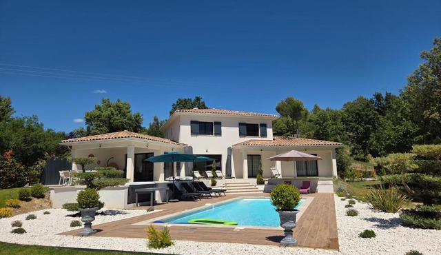 Jacuzzi piscine près de Gordes Maison d'exception