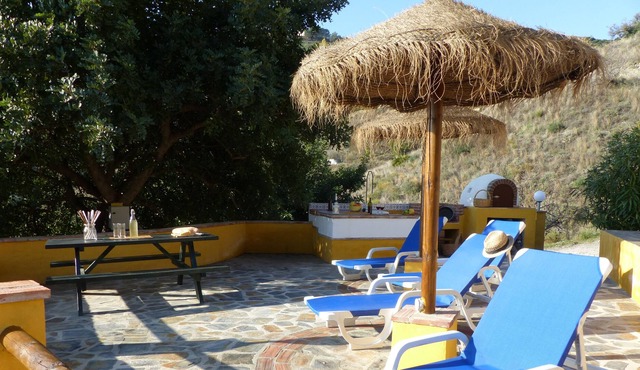 La Cabaña Tranquila, safe rural villa retreat overlooking the blue Mediterranean