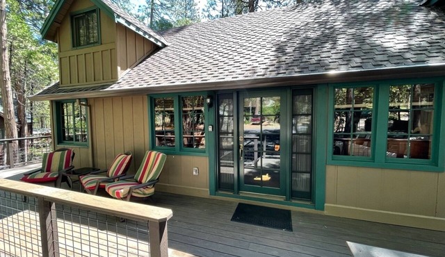 " Lake Privilege" Walk to town, Original Twain Harte Cabin updated, Sleeps 6,