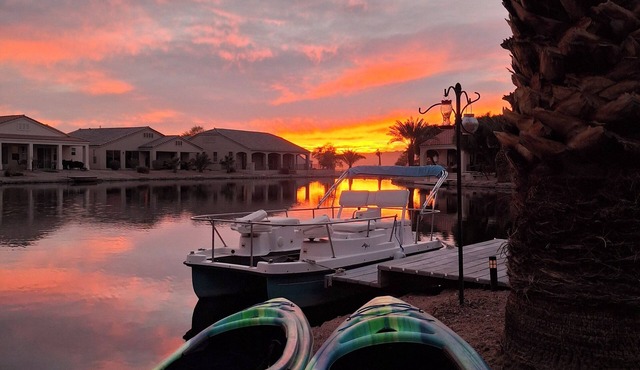Lakefront vacation Fish, Kayak, Swim, BBQ, Relax. Minutes to Laughlin & Rivers