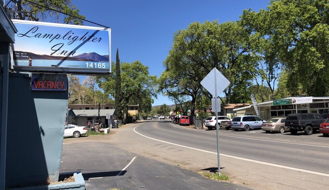 Lamplighter Motel