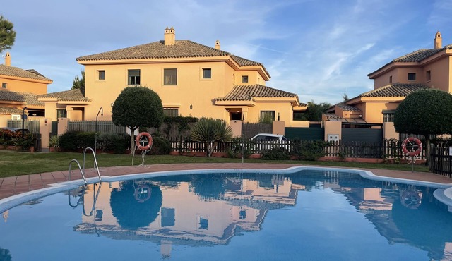 Large villa in Vistahermosa near Puerto Sherry Marina with pool sleeps 15
