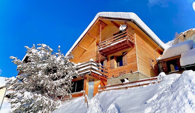 Large, welcoming chalet with Jacuzzi