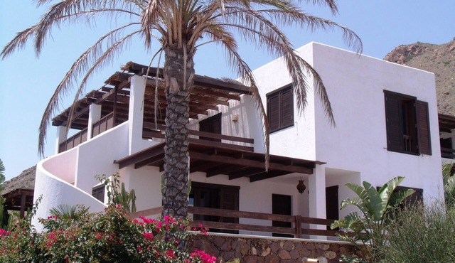 Las Negras - spacious 6p villa with communal pool