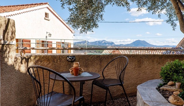 Le Cocon – Cozy Village House with Mountain Views