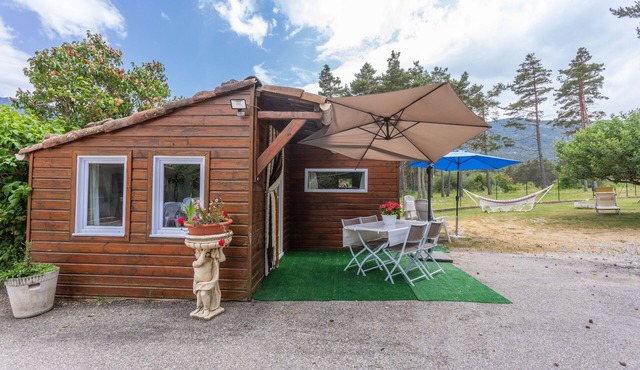 "Le Nid Douillet" Chalet with Pool (June–Sept 15) and Wi-Fi