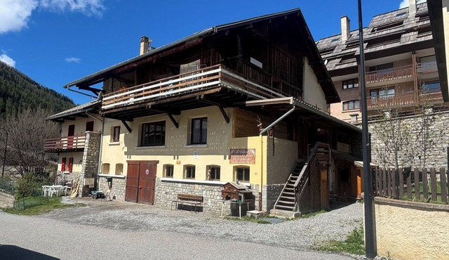 Le Villard; "Adrech" apartment in the heart of the Queyras (170m² in Abriès)