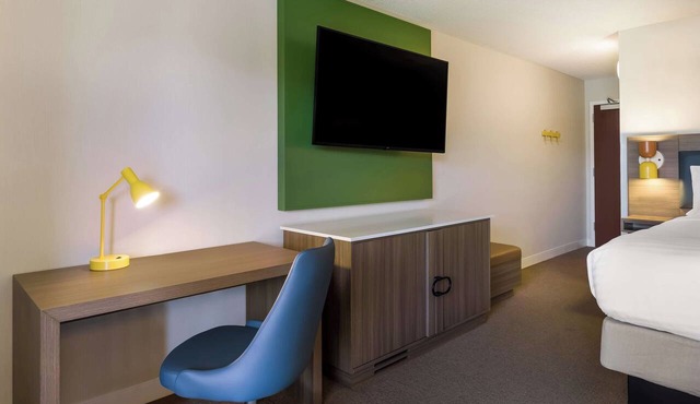 Located Close to Jack Drago Park, Pet-friendly, with Onsite Parking