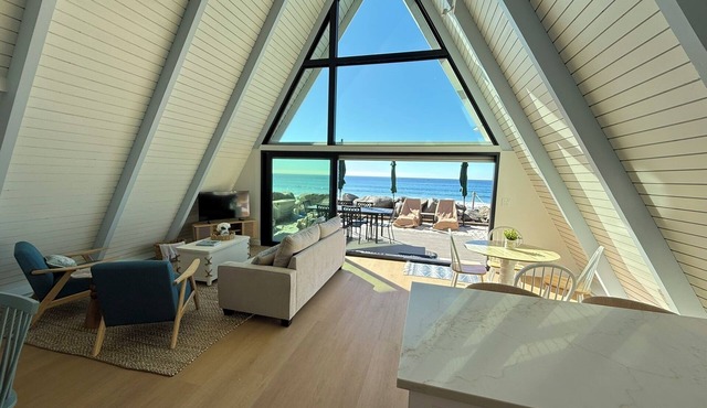 Lux Oceanfront 4-Bed, 3-Bath Beach House. Sleeps 10. Buccaneer Beach, Oceanside