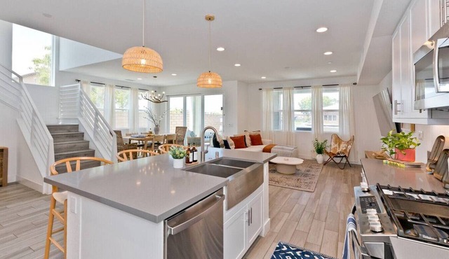 Luxe Lakefront Villa: Views, Heated Pool & Games
