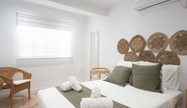 Luxurious 3BR Apt Near Train Station and City Center – Ideal for Families