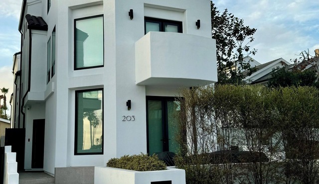 Luxurious Beach Getaway, one block from the water.