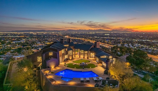 Luxurious Mountaintop Mansion, Heated Pool & Views