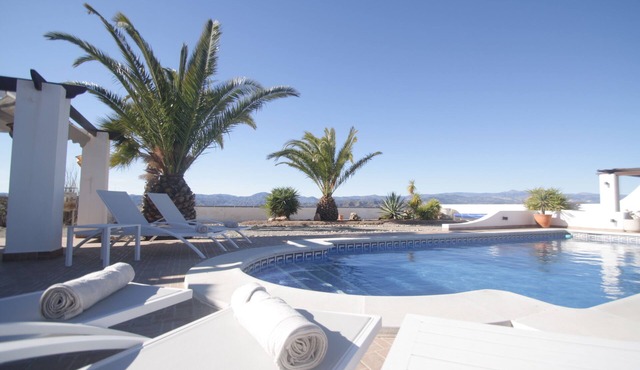 Luxurious, spacious villa with very large garden and swimming pool.