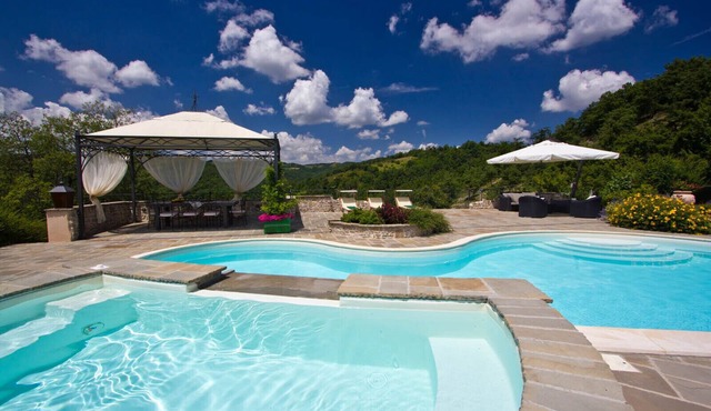 Luxurious villa with pool, Jacuzzi and wonderful view of the surrounding nature