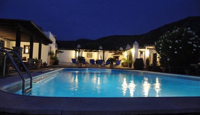 Luxury Studio, 2 pools, jacuzzi, WiFi, equestrian